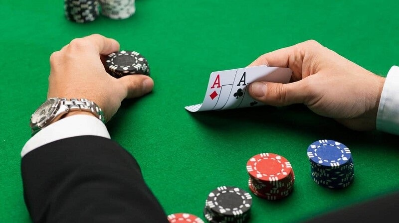 Để thắng trong Poker, Xì tố, người chơi cần bình tĩnh khi cược