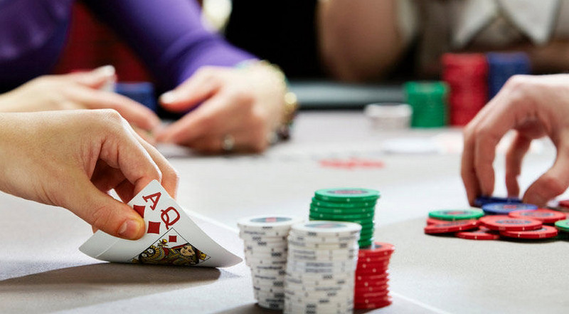 Hướng dẫn cách chơi Poker 5 lá